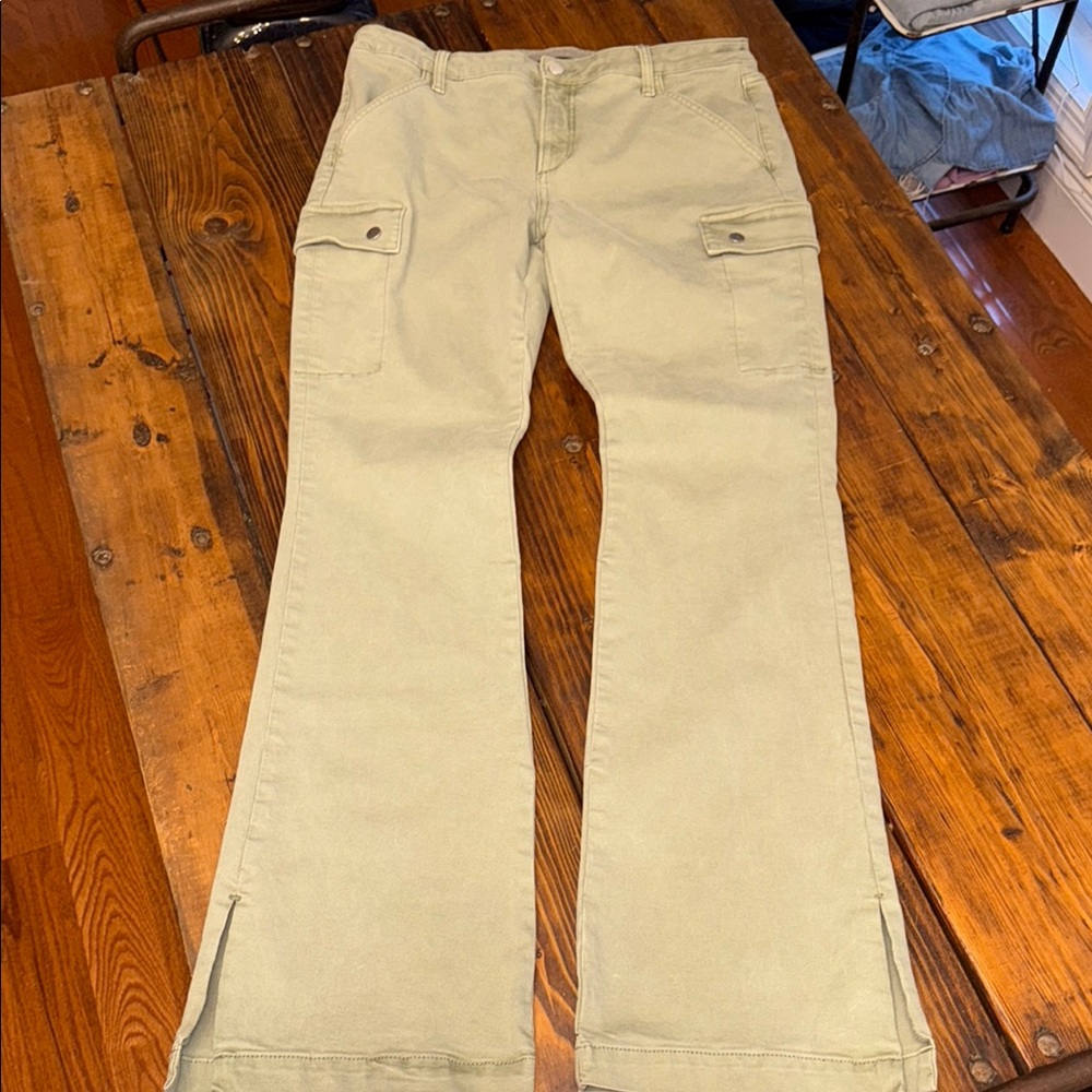 Joe's The Frankie Cargo Pants. Size 32. Great condition.
